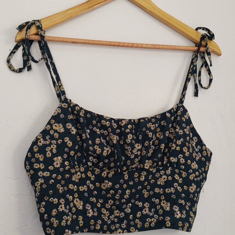 SHEIN Floral Cropped Top Sz Lg wom
